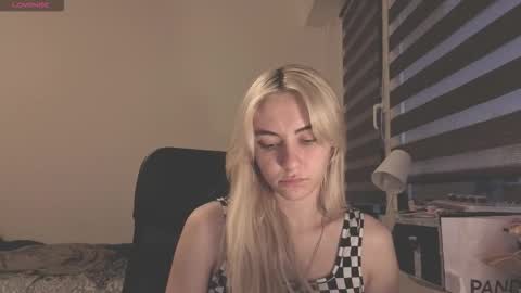 Snapshot of misa_0 chatting on 11.04.25 misa_0 online show from 11.04.25