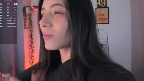 Snapshot of mishelkrave_ chatting on 10.06.25 KRAVE online show from 10.06.25