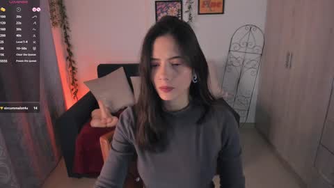 Snapshot of mishelkrave_ chatting on 10.09.25 KRAVE online show from 10.09.25