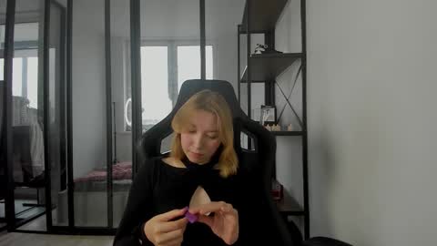 Snapshot of miss__agata chatting on 11.19.25 Sexy Agata online show from 11.19.25