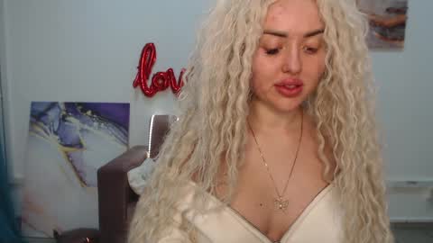 Snapshot of miss_kiten chatting on 02.08.25 miss_kiten online show from 02.08.25