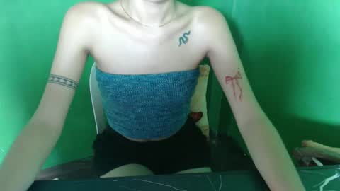 Snapshot of miss_mailyn chatting on 10.22.25 miss_mailyn online show from 10.22.25