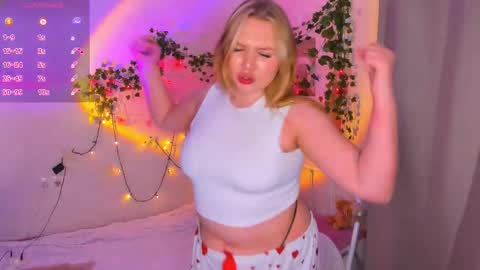 Snapshot of miss_you_babe chatting on 11.12.25 Tina Julie online show from 11.12.25