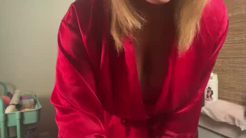 Snapshot of missbehavinxoxo chatting on 09.27.25 MissBehavinxoxo online show from 09.27.25