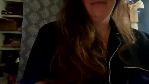 Snapshot of misschampagnecheeks chatting on 11.05.25 Karlie online show from 11.05.25