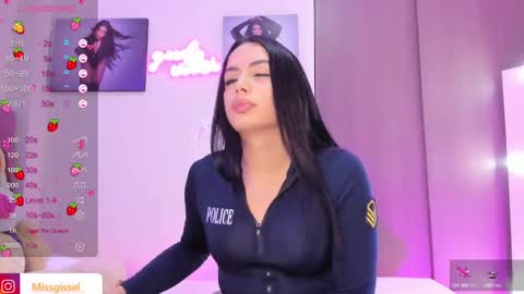 Snapshot of missgissel chatting on 03.08.25 Gisell Gigi online show from 03.08.25