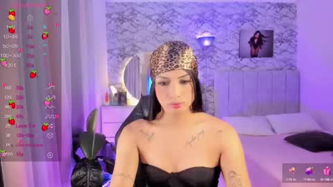 Snapshot of missgissel chatting on 10.07.25 Gisell Gigi online show from 10.07.25