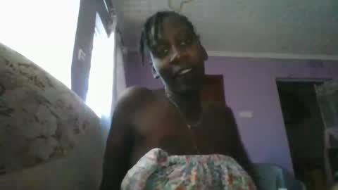 Snapshot of missheat357705 chatting on 11.10.25 missheat357705 online show from 11.10.25