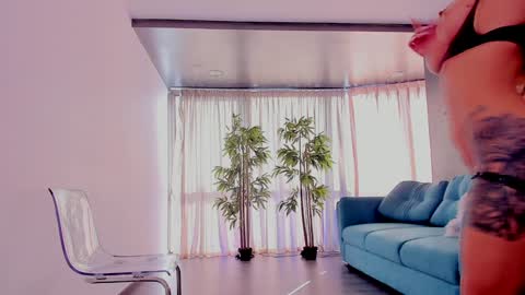 Snapshot of misskiarra chatting on 01.18.25 misskiarra online show from 01.18.25