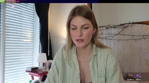 Snapshot of misslucci chatting on 01.06.25 Misslucci online show from 01.06.25