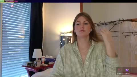 Snapshot of misslucci chatting on 01.08.25 Misslucci online show from 01.08.25