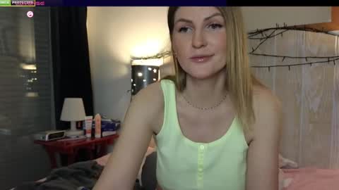 Snapshot of misslucci chatting on 01.10.25 Misslucci online show from 01.10.25