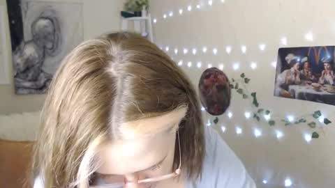 Snapshot of missmelons_ chatting on 02.26.25 Li  online show from 02.26.25