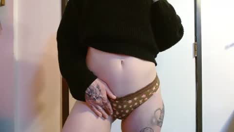 Snapshot of missmoonmagic13 chatting on 12.27.24 Maxxx online show from 12.27.24