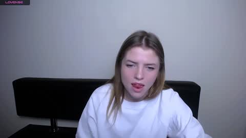 Snapshot of missoliviaa_ chatting on 12.10.24 Olivia online show from 12.10.24