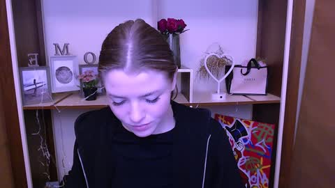 Snapshot of missoliviaa_ chatting on 12.24.24 Olivia online show from 12.24.24