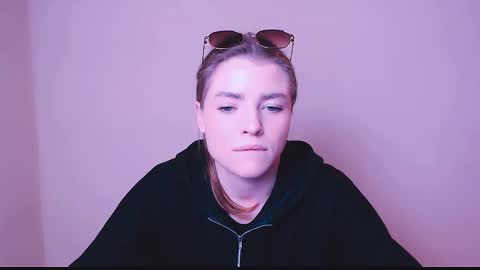 Snapshot of missoliviaa_ chatting on 02.10.25 Olivia online show from 02.10.25