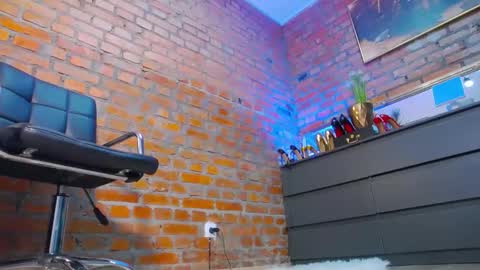 Snapshot of mistress_milana_ chatting on 01.01.25 mistress_milana_ online show from 01.01.25