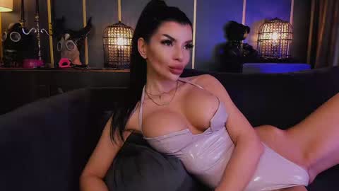 Snapshot of mistresselenia chatting on 01.30.25 Elenia online show from 01.30.25