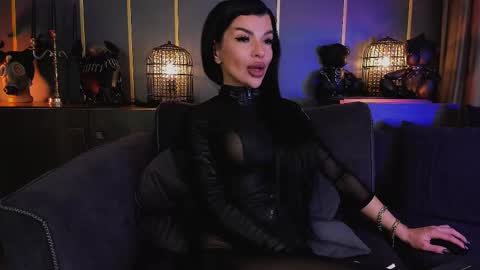 Snapshot of mistresselenia chatting on 03.07.25 Elenia online show from 03.07.25