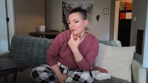 Snapshot of mistressquynnxo chatting on 12.11.24 Mistress Quynn online show from 12.11.24