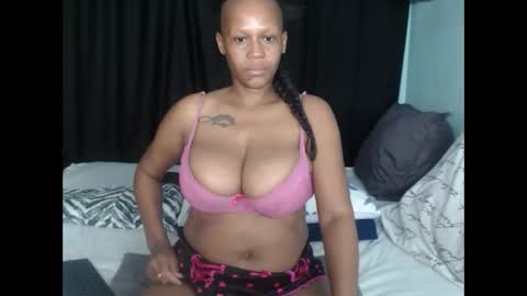 Snapshot of mistressshirleyx chatting on 01.28.25 mistressshirleyx online show from 01.28.25