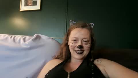 Snapshot of miztrezk chatting on 10.31.25 miztrezk online show from 10.31.25