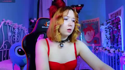 Snapshot of mizukinoyoru chatting on 02.25.25 Mizuki online show from 02.25.25