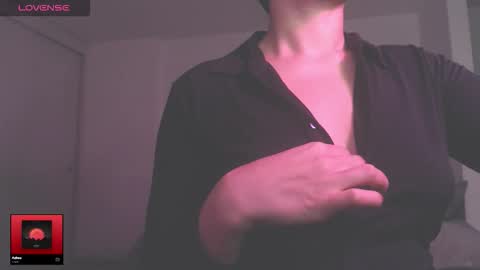 Snapshot of modjo_ chatting on 10.11.25 Modjo online show from 10.11.25