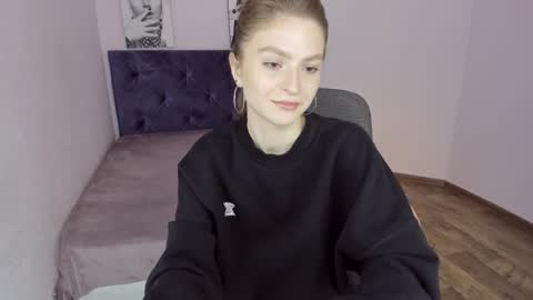 Snapshot of mollydangerous chatting on 12.05.24 Taisha online show from 12.05.24