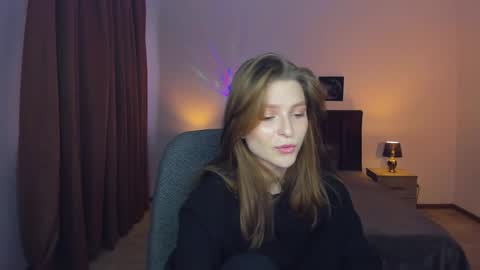 Snapshot of mollydangerous chatting on 12.21.24 Taisha online show from 12.21.24