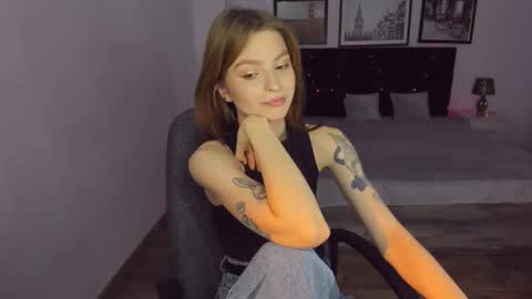 Snapshot of mollydangerous chatting on 12.22.24 Taisha online show from 12.22.24