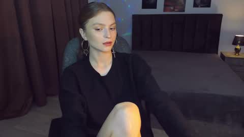 Snapshot of mollydangerous chatting on 12.24.24 Taisha online show from 12.24.24