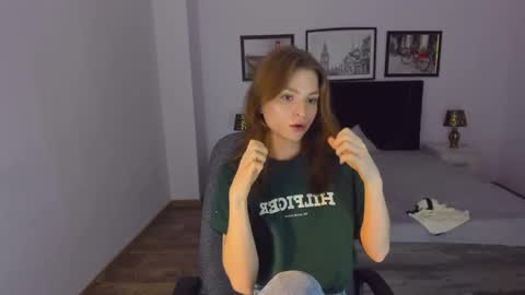 Snapshot of mollydangerous chatting on 12.29.24 Taisha online show from 12.29.24