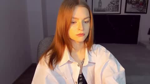 Snapshot of mollydangerous chatting on 01.04.25 Taisha online show from 01.04.25