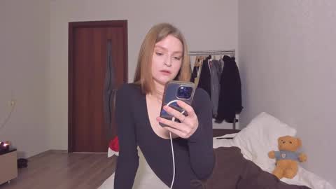 Snapshot of mollydangerous chatting on 02.21.25 Taisha online show from 02.21.25