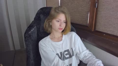 Snapshot of mollydangerous chatting on 09.12.25 Taisha online show from 09.12.25