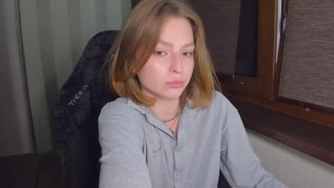 Snapshot of mollydangerous chatting on 09.19.25 Taisha online show from 09.19.25