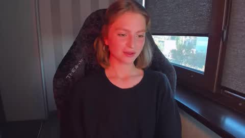 Snapshot of mollydangerous chatting on 09.23.25 Taisha online show from 09.23.25