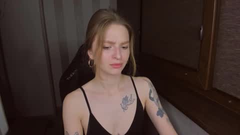 Snapshot of mollydangerous chatting on 09.29.25 Taisha online show from 09.29.25