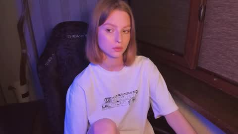 Snapshot of mollydangerous chatting on 09.30.25 Taisha online show from 09.30.25