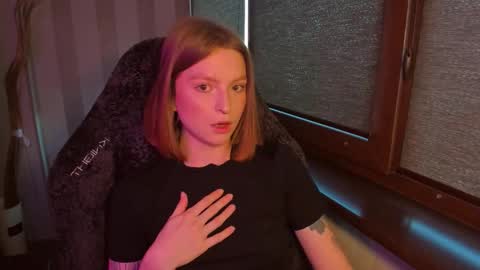 Snapshot of mollydangerous chatting on 10.02.25 Taisha online show from 10.02.25