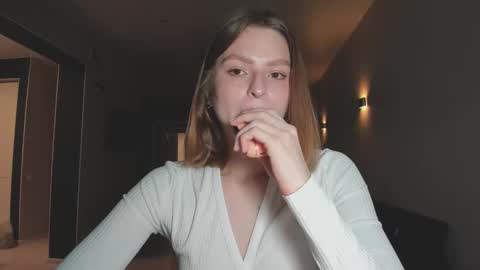 Snapshot of mollydangerous chatting on 10.29.25 Taisha online show from 10.29.25