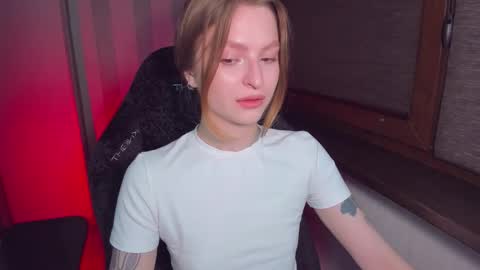 Snapshot of mollydangerous chatting on 11.03.25 Taisha online show from 11.03.25