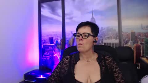 Snapshot of mollysun chatting on 12.22.24 MollySun Nina Randmann online show from 12.22.24
