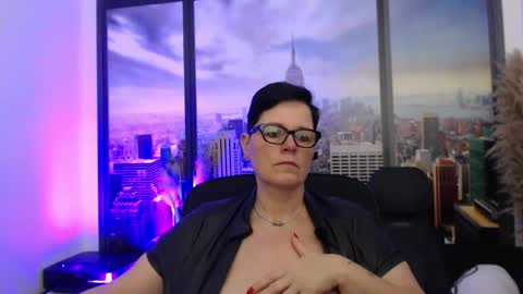 Snapshot of mollysun chatting on 02.15.25 MollySun Nina Randmann online show from 02.15.25
