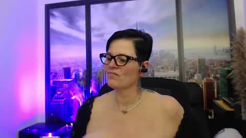 Snapshot of mollysun chatting on 02.28.25 MollySun Nina Randmann online show from 02.28.25