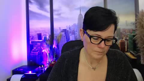 Snapshot of mollysun chatting on 03.11.25 MollySun Nina Randmann online show from 03.11.25