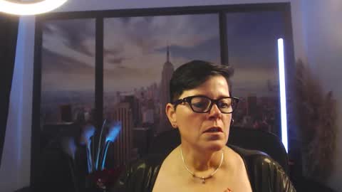 Snapshot of mollysun chatting on 09.29.25 MollySun Nina Randmann online show from 09.29.25