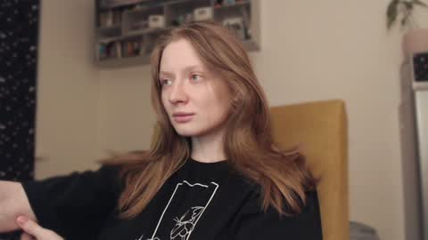 Snapshot of mollytucker chatting on 01.04.25 mollytucker online show from 01.04.25